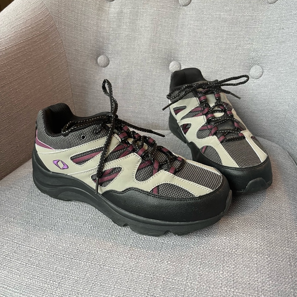 Apex size 10 shoes like new